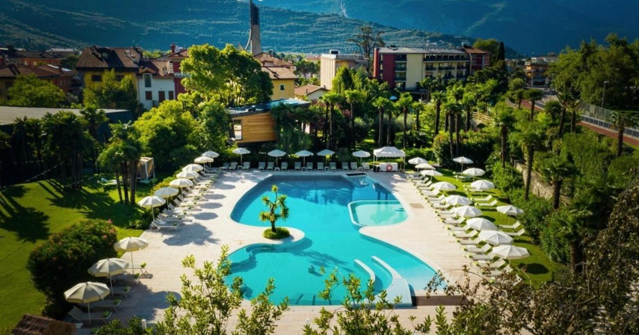 Astoria Resort Riva del Garda Buitenkant foto